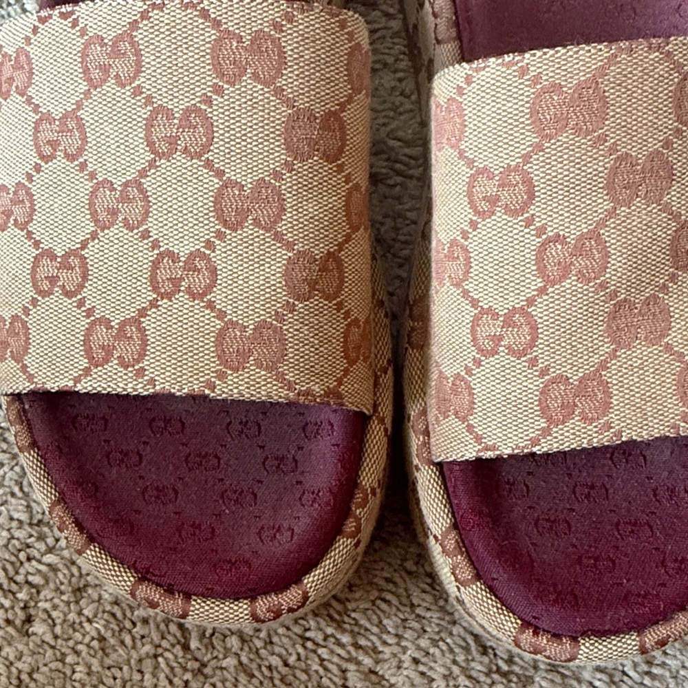 Gucci Beige and Burgundy Sandals - Picture 5 of 11